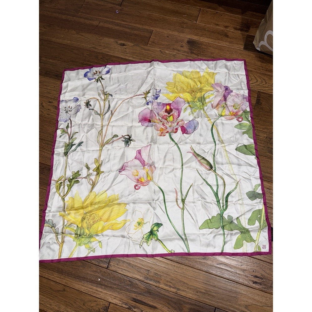Metropolitan Museum of Art "Wildflowers" Silk Scarf THE MET 35x36" - Picture 3 of 3